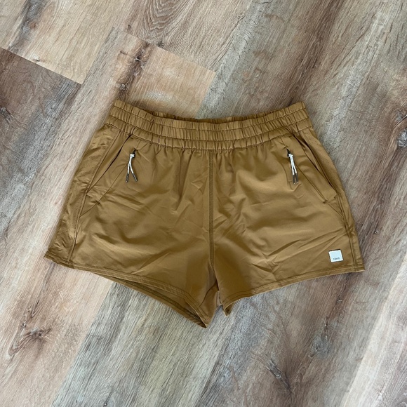 Vuori Dash Shorts Women’s Size L - Picture 1 of 4